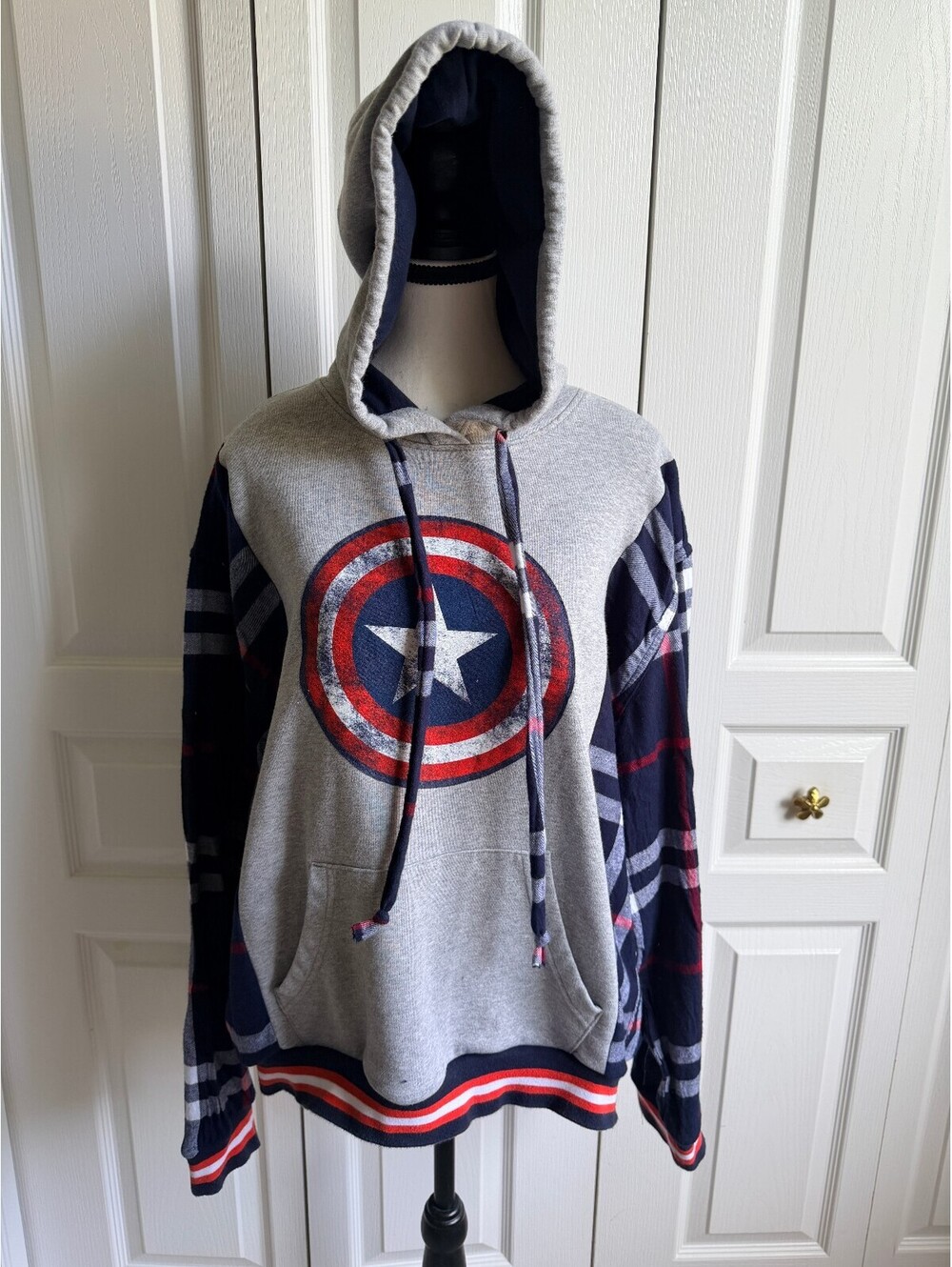 Captain America Themed Hoodie with Plaid Sleeves and Front Pocket, Size Medium